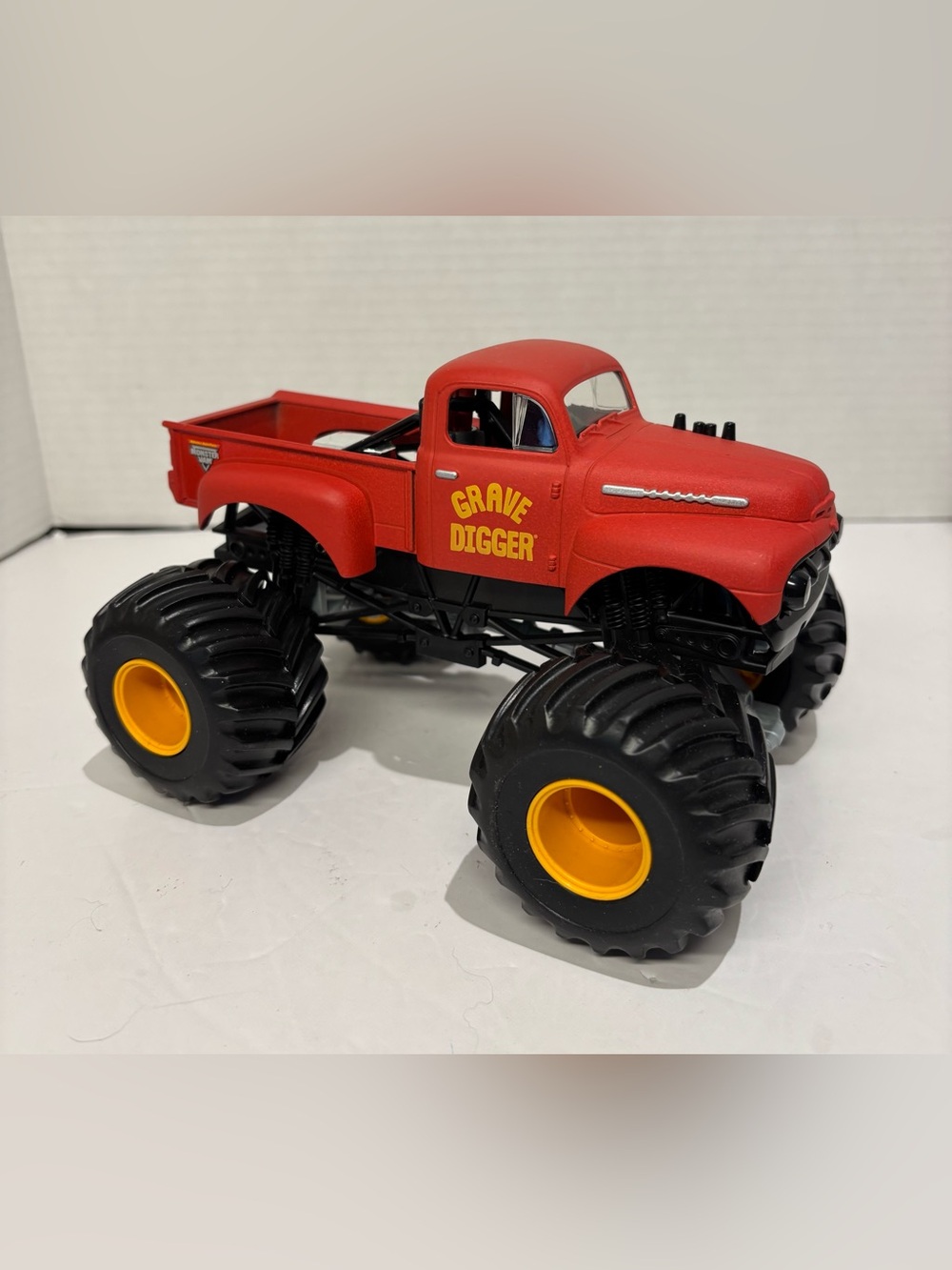 Monster Jam Grave Digger Red Monster Truck Diecast Toy 1:24 Scale Dennis